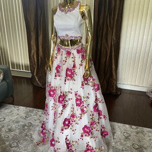 Two Piece Floral Gown Size 4 Ivory Pink - Rose Embroidered Prom Dress